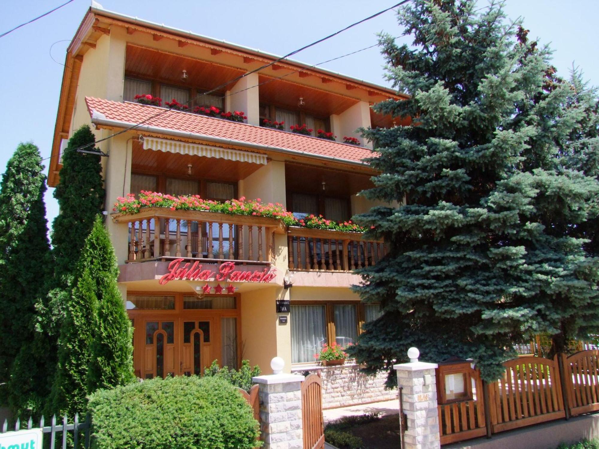 Julia Panzio Bed & Breakfast Hajduszoboszlo Bagian luar foto