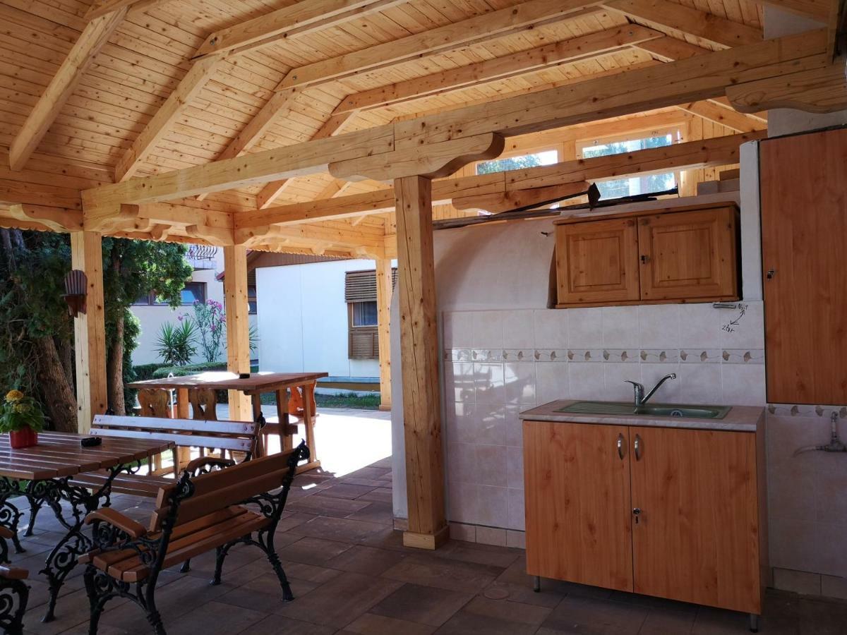 Julia Panzio Bed & Breakfast Hajduszoboszlo Bagian luar foto