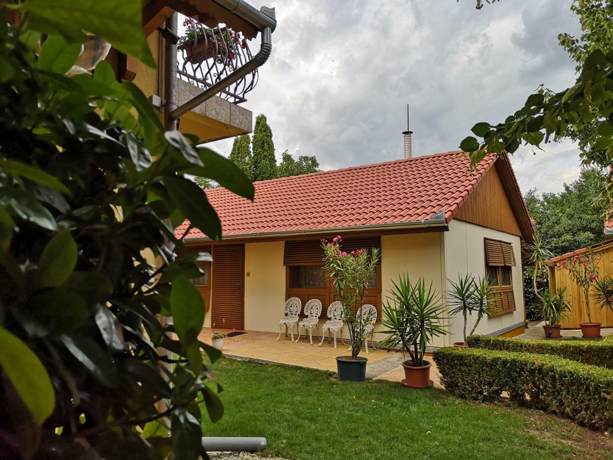 Julia Panzio Bed & Breakfast Hajduszoboszlo Bagian luar foto