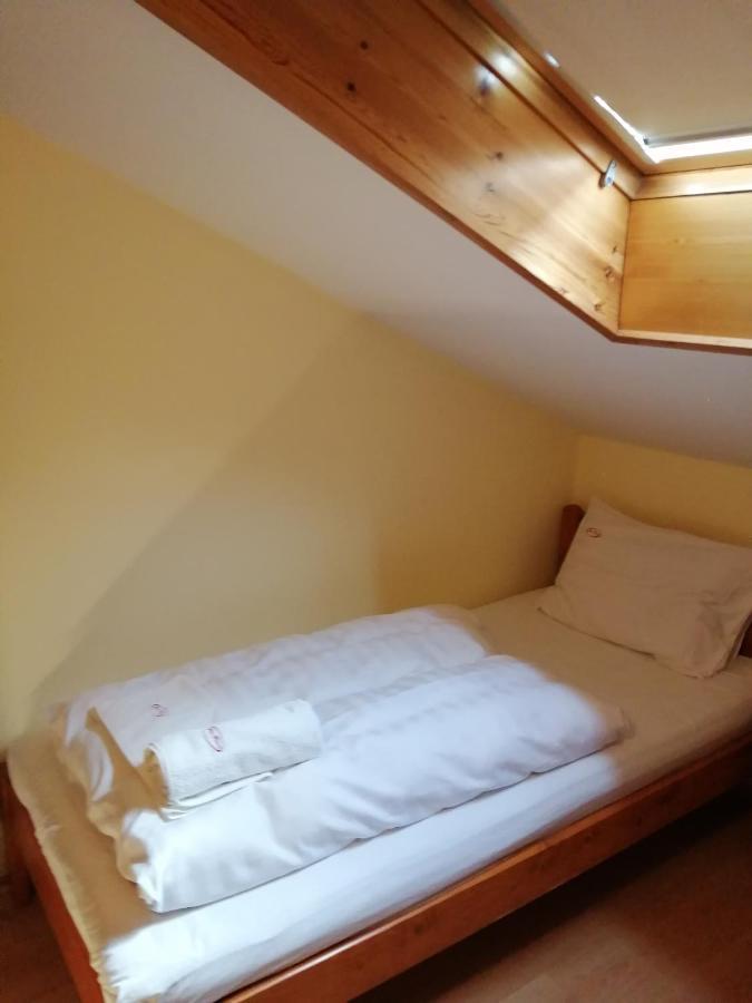 Julia Panzio Bed & Breakfast Hajduszoboszlo Bagian luar foto